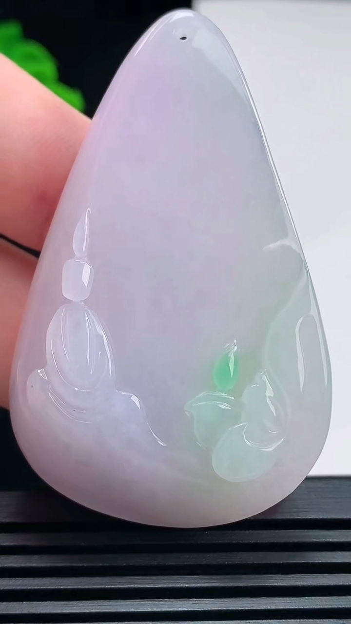 天然A货翡翠春带彩 紫罗兰无相观音吊坠，尺寸60-38-11.5 重量:31.27g
6月26日