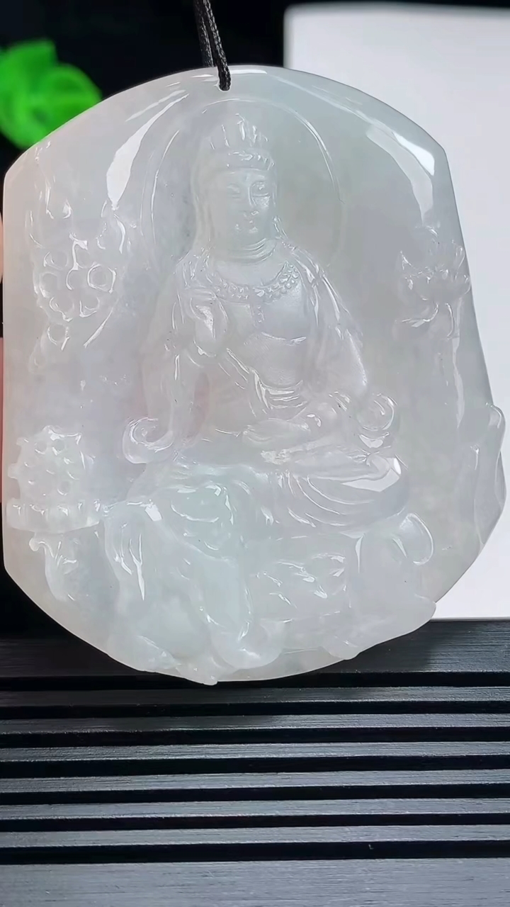 天然A货翡翠普贤菩萨吊坠，尺寸55.5-47.5-5.5 重量:32.94g
6月26日