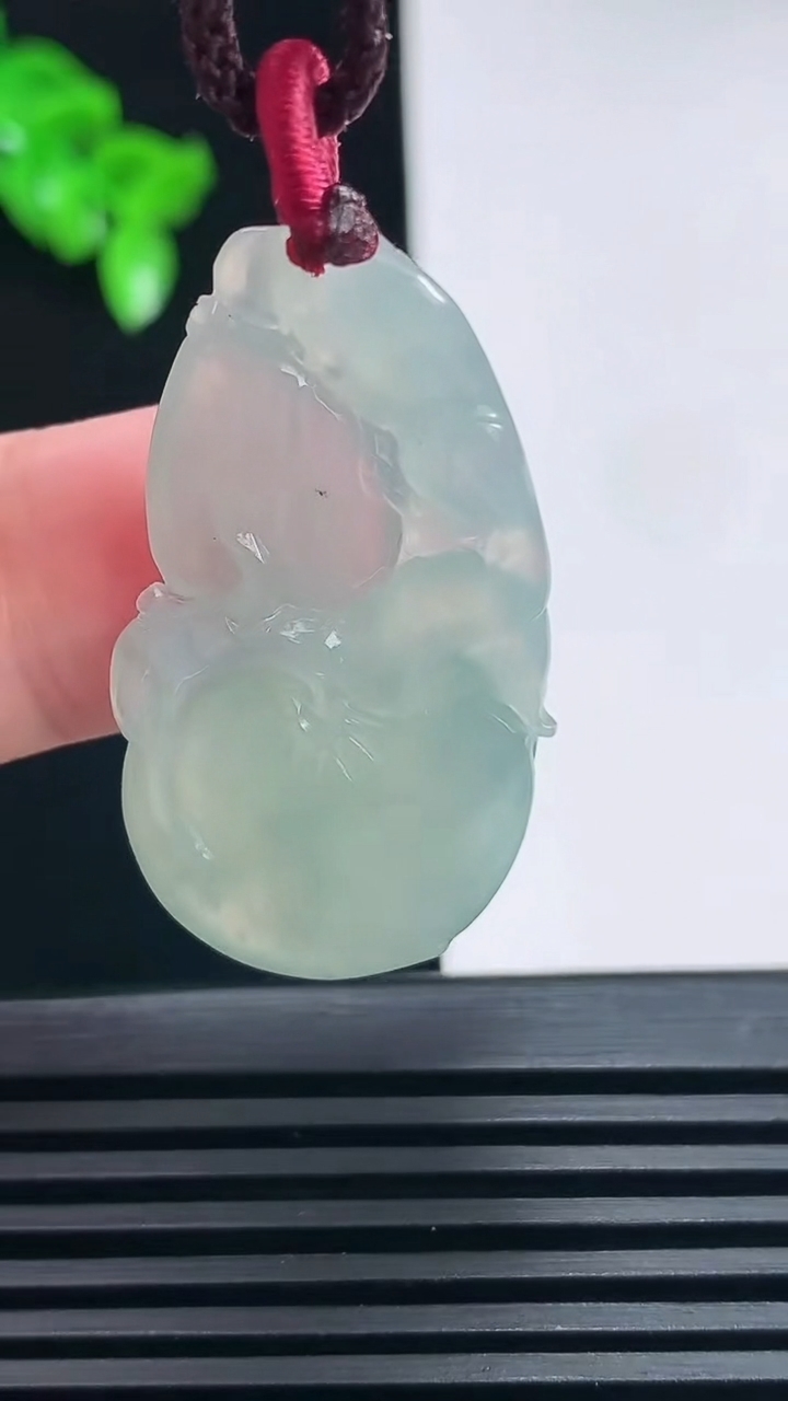 天然A货翡翠寿桃吊坠，尺寸36-19-5.2 重量:6.53g
6月26日