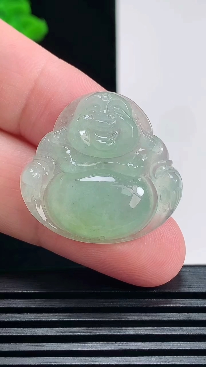 天然A货翡翠佛公吊坠，尺寸28-29.6-5.6 重量:7.13g
6月26日
