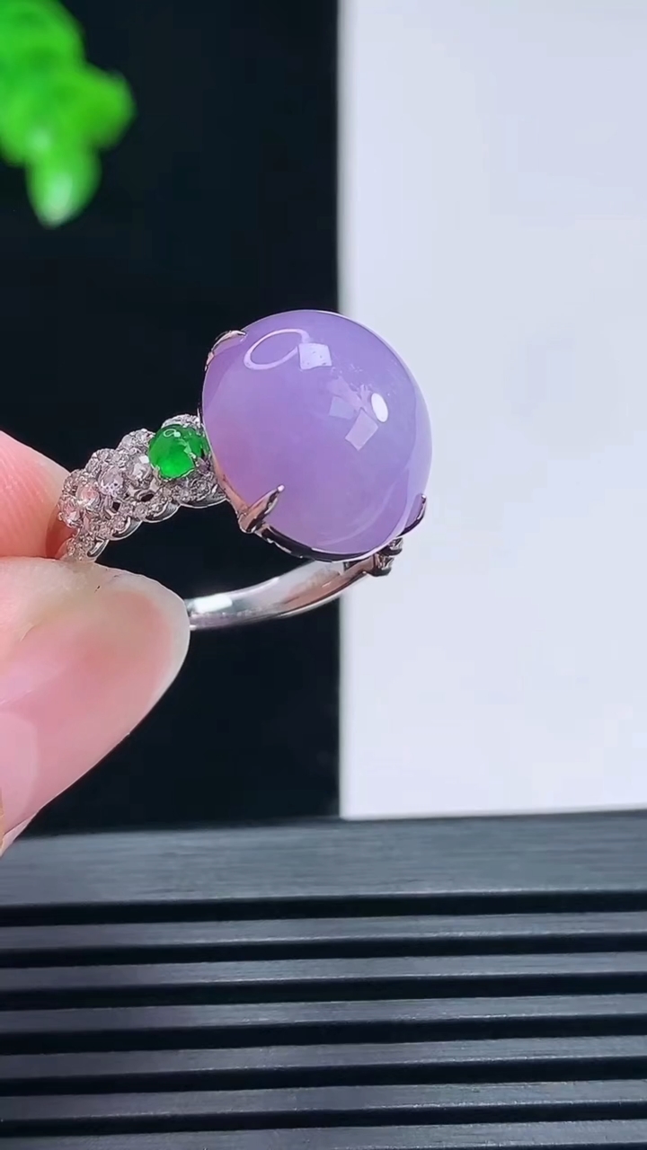 天然A货翡翠18k金紫罗兰蛋面戒指，尺寸17.8-14-12.5-9.5 重量:4.41g2026年