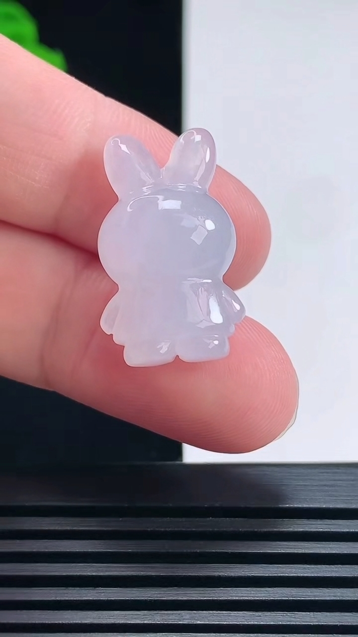 天然A货翡翠紫罗兰生肖兔吊坠，尺寸24.6-14.5-11 重量:5.77g
6月27日