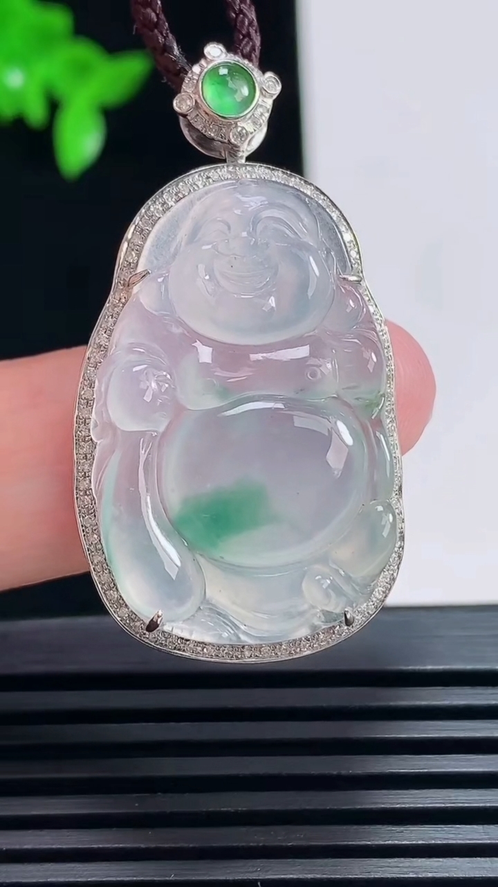 天然A货翡翠种飘花布袋佛吊坠，尺寸40.5-22-8，裸石30-19 重量:6.51g
6月27日