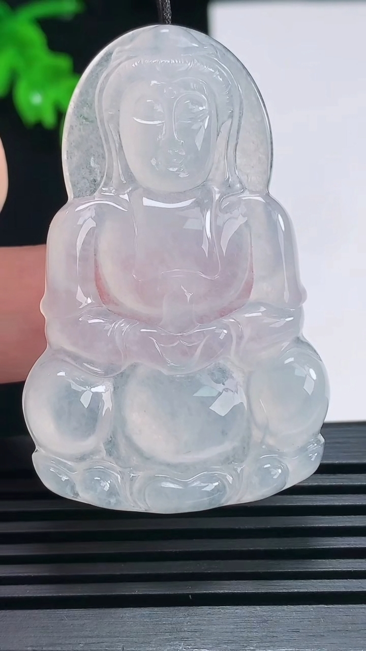 天然A货翡翠正装观音吊坠，尺寸52-33-5 重量:16.23g
6月28日