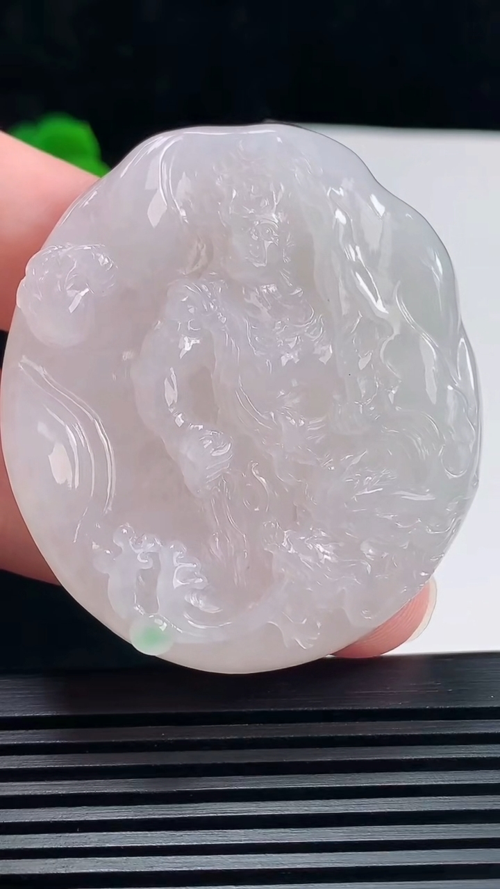 天然A货翡翠御龙不动明王吊坠，尺寸52-45-9 重量:43.60g H30
6月28日