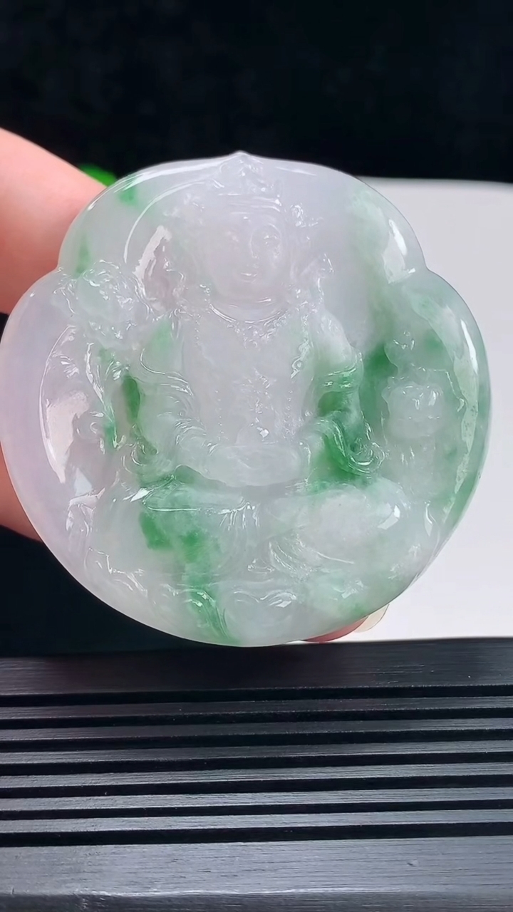 天然A货翡翠度母菩萨吊坠，尺寸54-53-7.2 重量:40.25g H30
6月28日