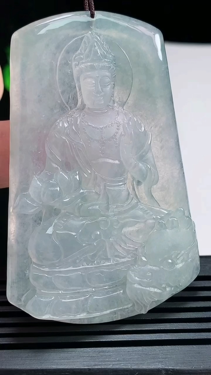 天然A货翡翠文殊菩萨吊坠，尺寸69-45.6-6 重量:35.97g
6月28日