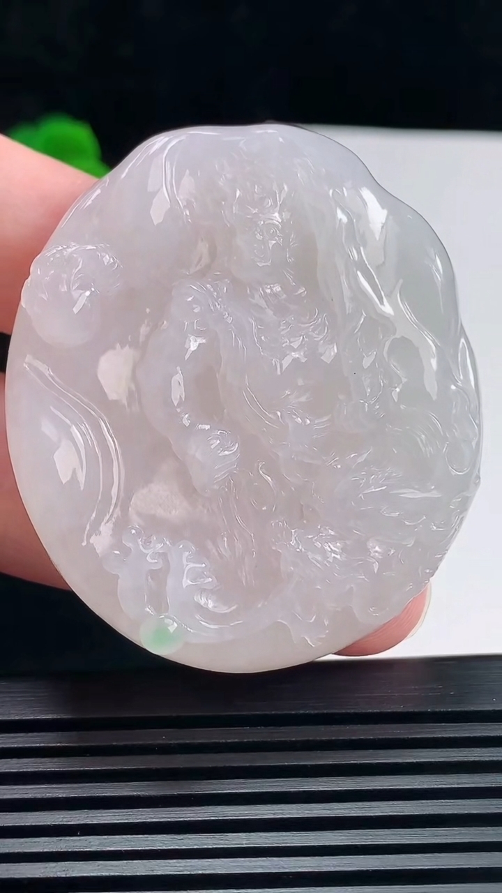 天然A货翡翠御龙不动明王吊坠，尺寸52-45-9 重量:43.60g H30
6月28日