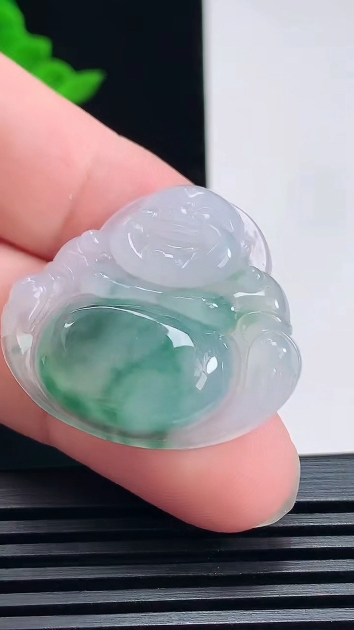 天然A货翡翠冰种飘花佛公吊坠，尺寸30.5-33-6 重量:9.60g
6月28日