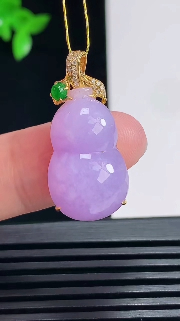 天然A货翡翠18k金紫罗兰葫芦吊坠，尺寸28.6-13-9.2，裸石22.5-13.5 重量:5.2
