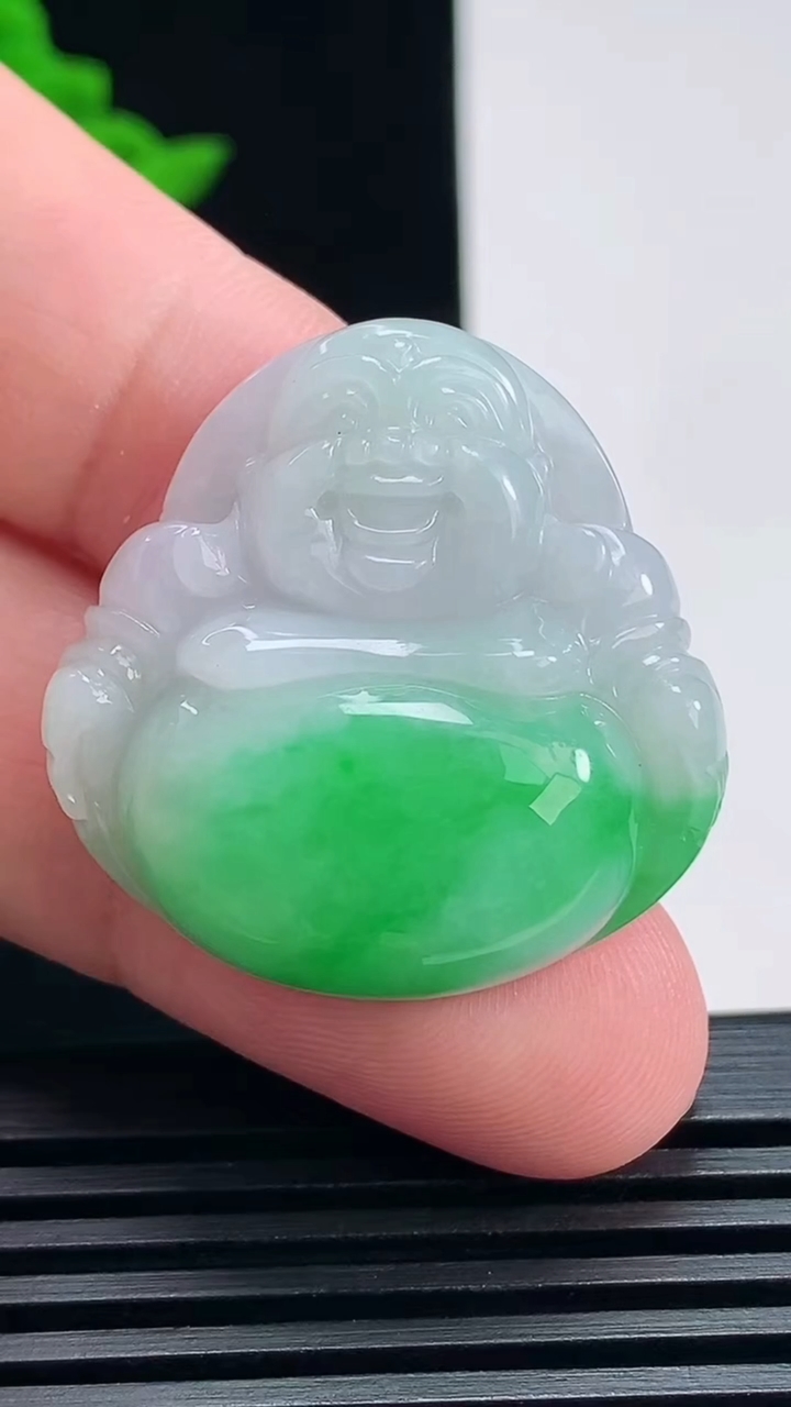 天然A货翡翠佛公吊坠，尺寸30.2-31-10 重量:15.01g
6月28日