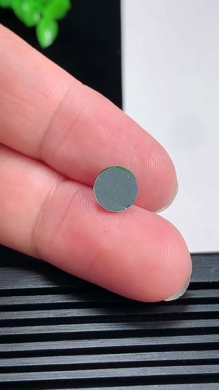 天然A货翡翠平安扣镶嵌件，尺寸7.6-1.8 重:0.20g  h255
6月29日