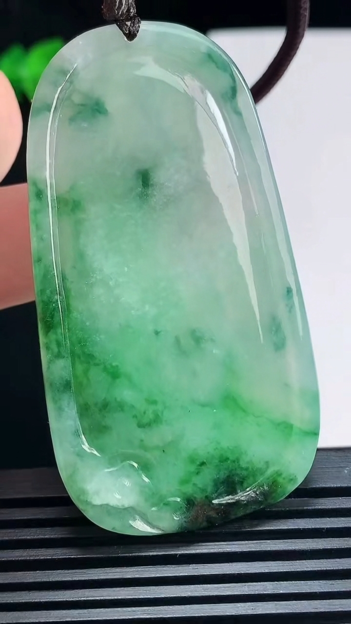 天然A货翡翠观音菩萨吊坠，尺寸63-34.5-5 重:28.00g
6月29日