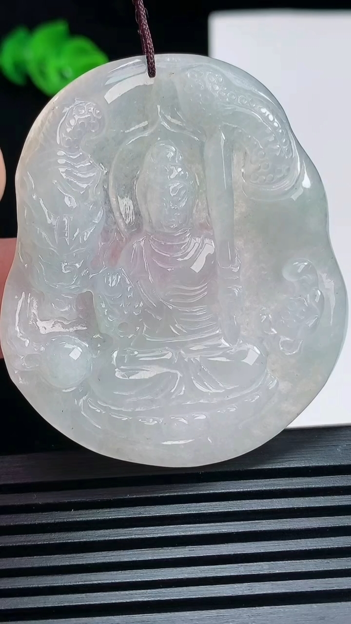天然A货翡翠祥龙不动明王吊坠，尺寸53.2-46.2-4.5 重:20.35g  h396
6月29