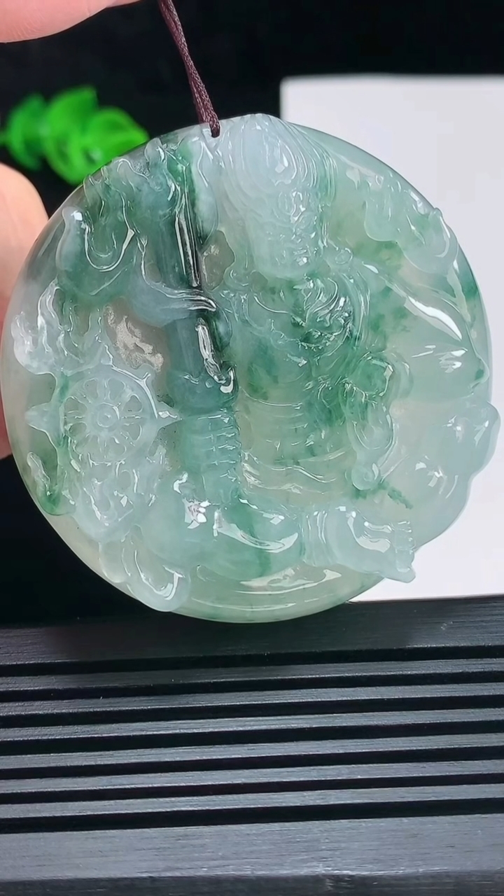 天然A货翡翠种飘花不动明王吊坠，尺寸53-11.2 重:58.20g  h1112
6月29日