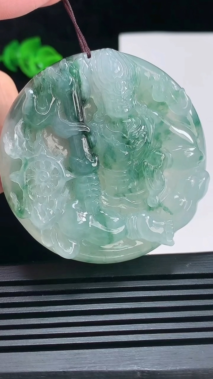 天然A货翡翠种飘花不动明王吊坠，尺寸53-11.2 重:58.20g  h1112
6月29日