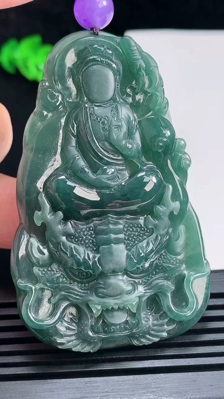天然A货翡翠御龙观音吊坠，尺寸66-41-8 重:35.53g  h635
6月29日