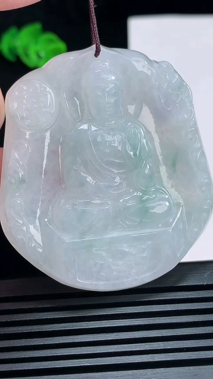 天然A货翡翠飘花阿弥陀佛吊坠，尺寸53-48-5.5 重:27.88g  h1415
6月29日