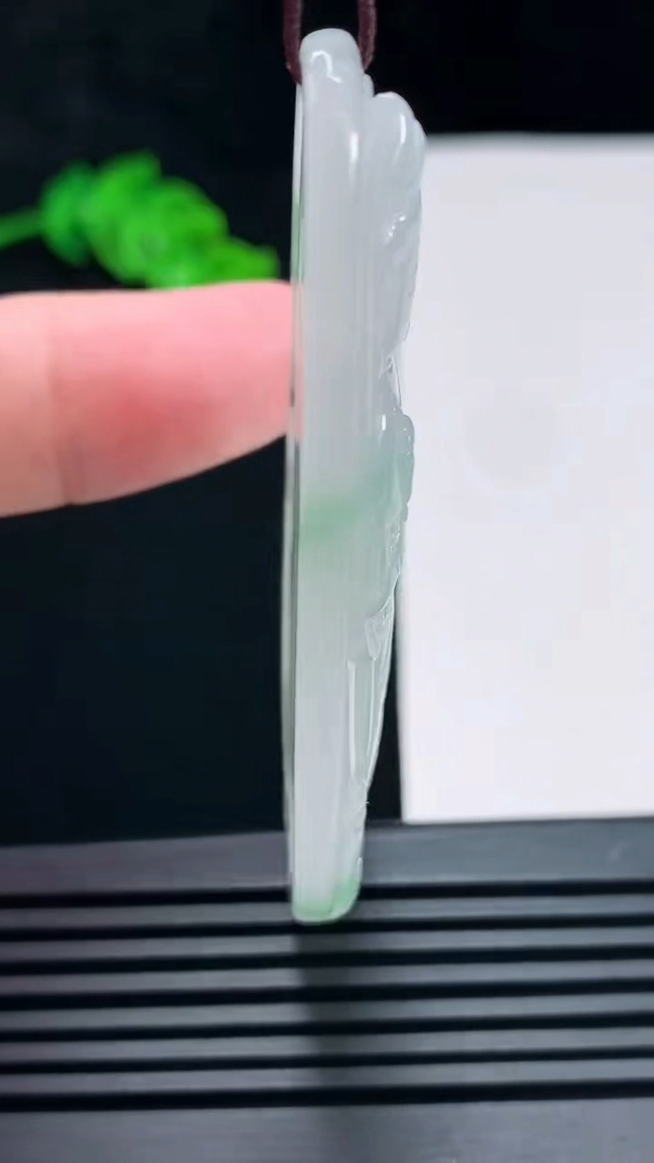 天然A货翡翠大势至菩萨吊坠，尺寸69-30-6 重:27.23
6月29日