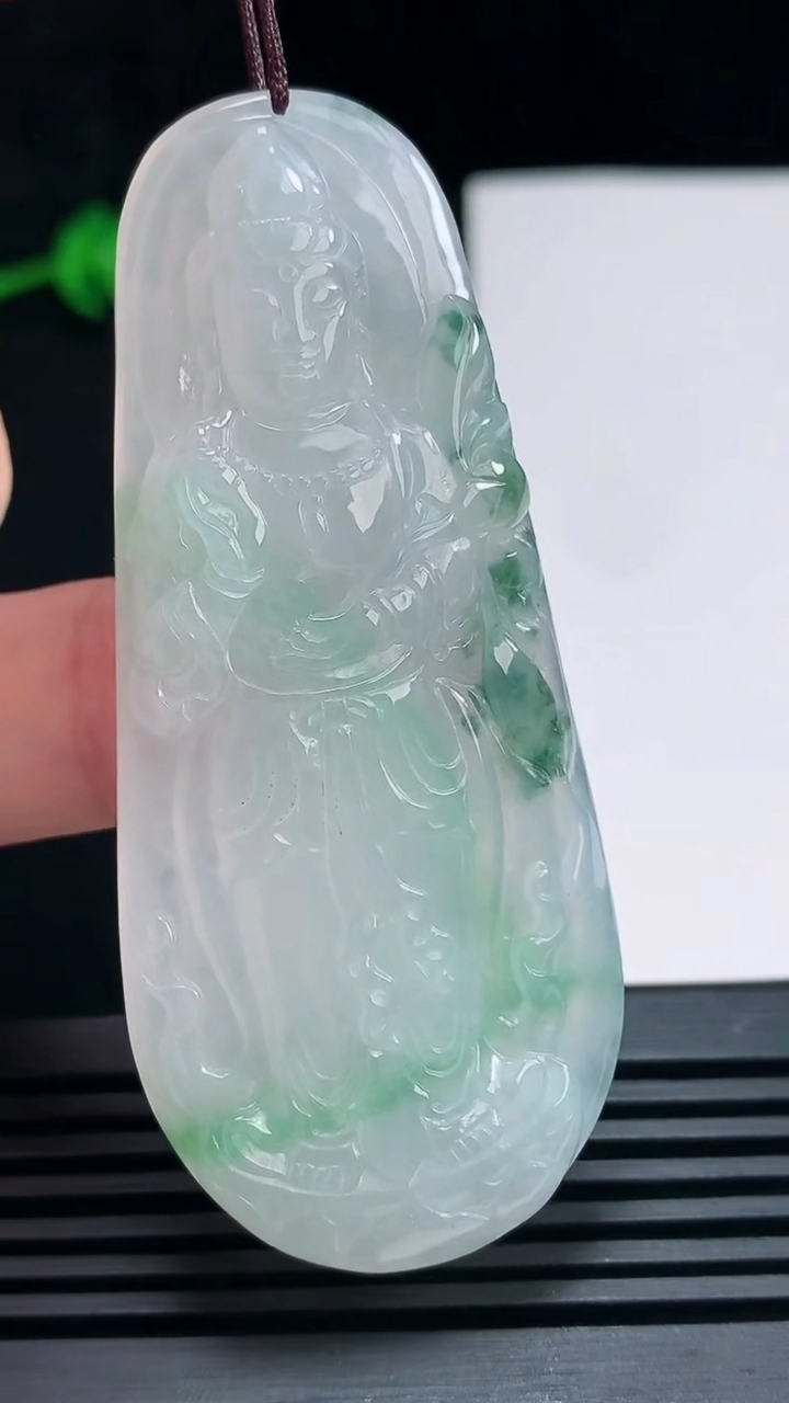 天然A货翡翠大势至菩萨吊坠，尺寸69-30-6 重:27.23
6月29日