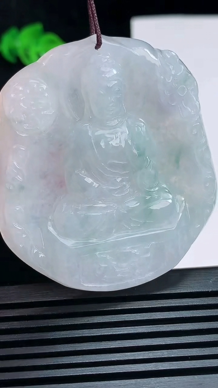 天然A货翡翠飘花阿弥陀佛吊坠，尺寸53-48-5.5 重:27.88g  h1415
6月29日