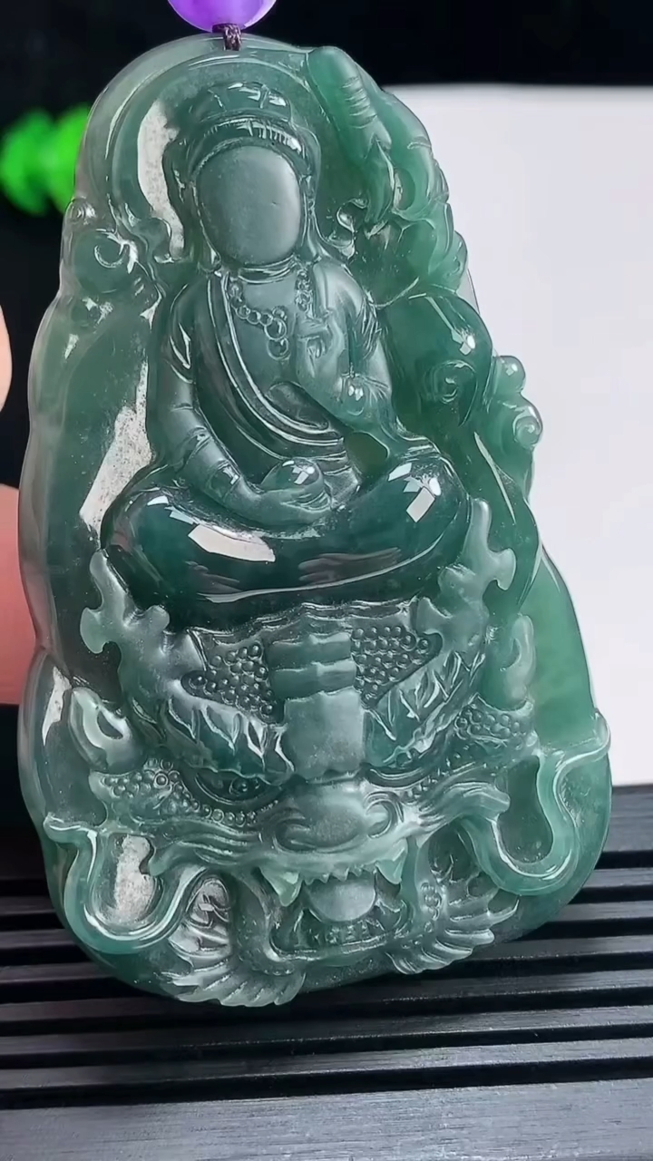 天然A货翡翠御龙观音吊坠，尺寸66-41-8 重:35.53g  h635
6月29日