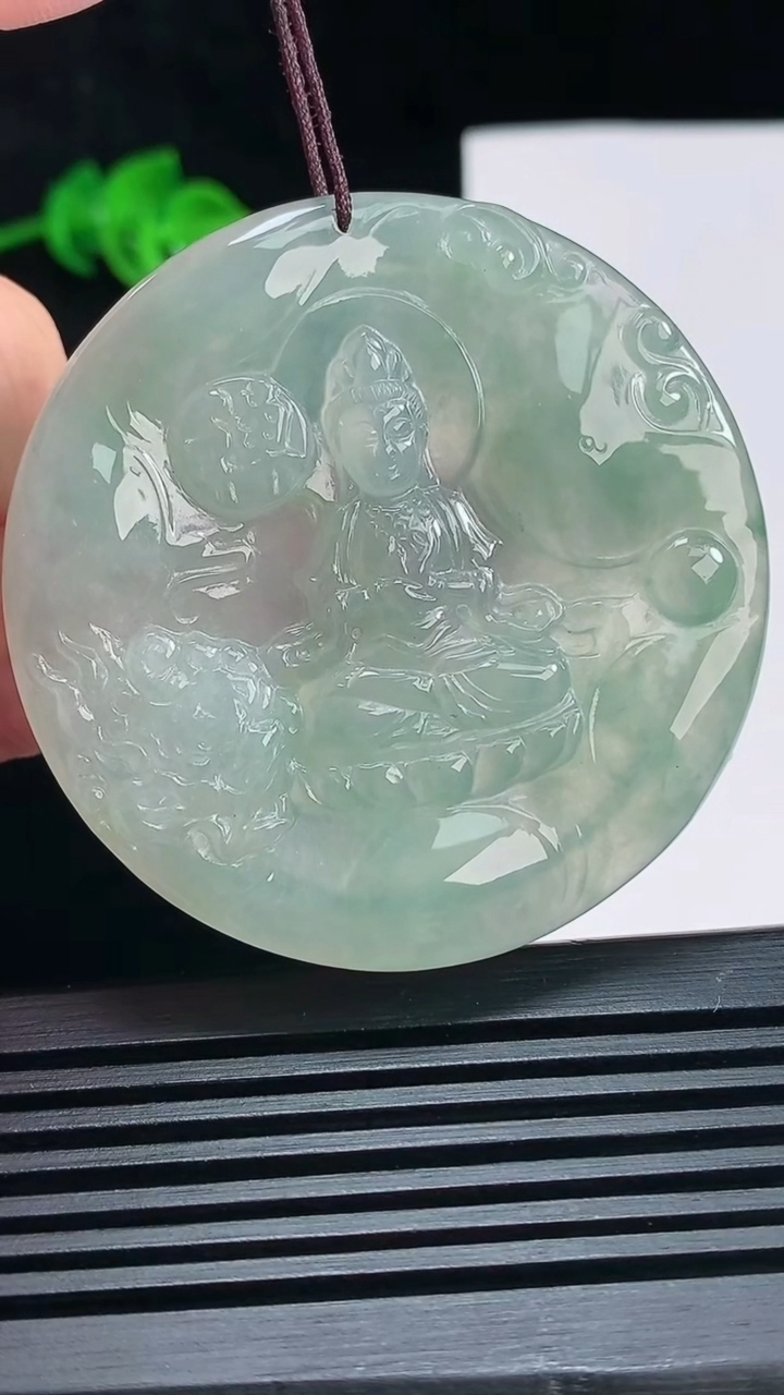 天然A货翡翠文殊菩萨吊坠，尺寸50.2-42.8-4.5 重:20.14g  h1415
6月29日