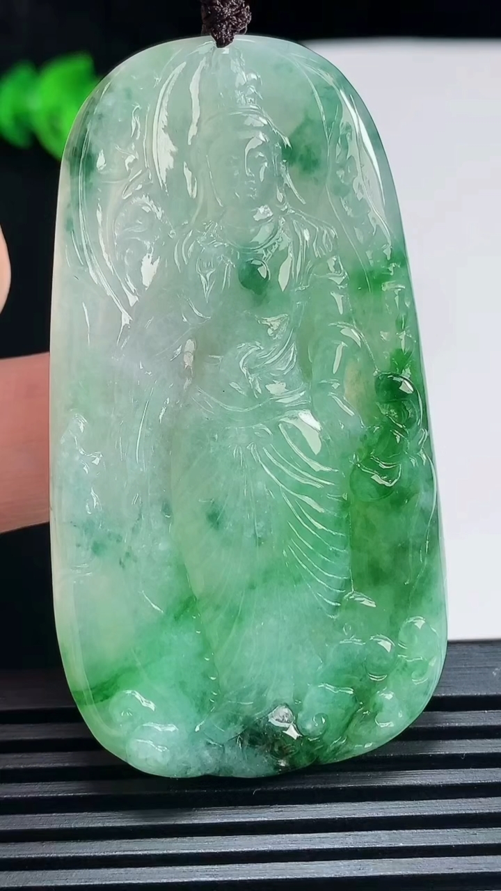 天然A货翡翠观音菩萨吊坠，尺寸63-34.5-5 重:28.00g
6月29日