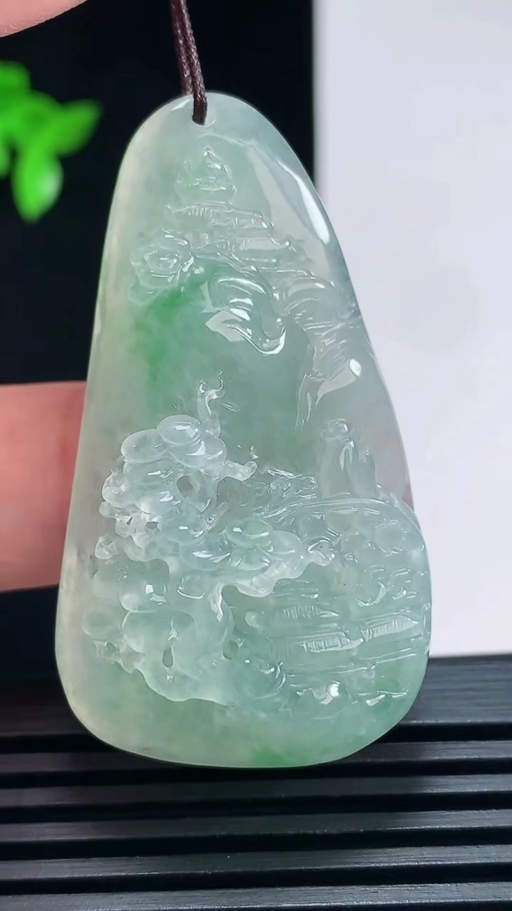 天然A货翡翠山水牌吊坠，尺寸49-27.5-12.5 重量:21.30g
6月30日
