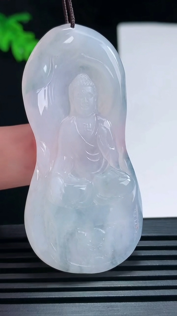 天然A货翡翠紫罗兰阿弥陀佛吊坠，尺寸61-30-4.5 重量:18.45g
6月30日