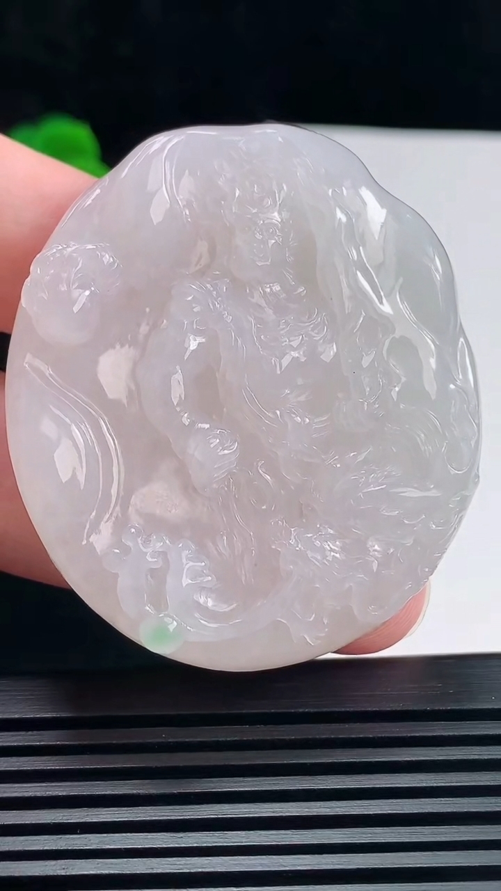 天然A货翡翠御龙不动明王吊坠，尺寸52-45-9 重量:43.60g H30
6月30日