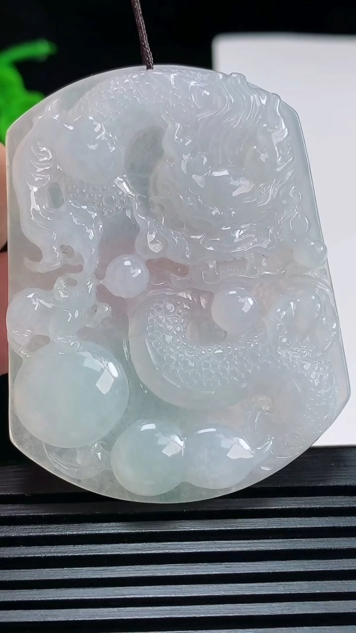 天然A货翡翠龙牌吊坠，尺寸55.6-44-5 重量:26.84g
6月30日