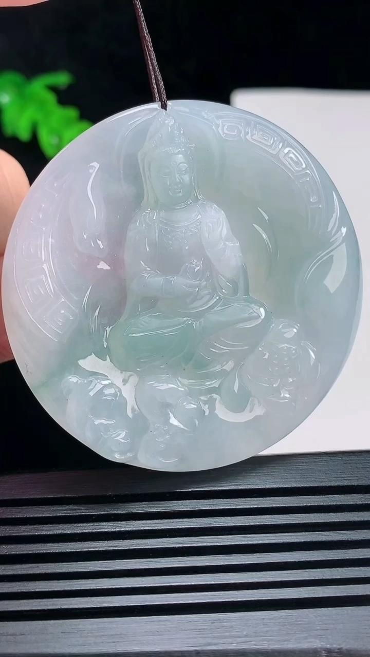 天然A货翡翠飘花观音菩萨吊坠，尺寸54-6 重量:35.15g
6月30日