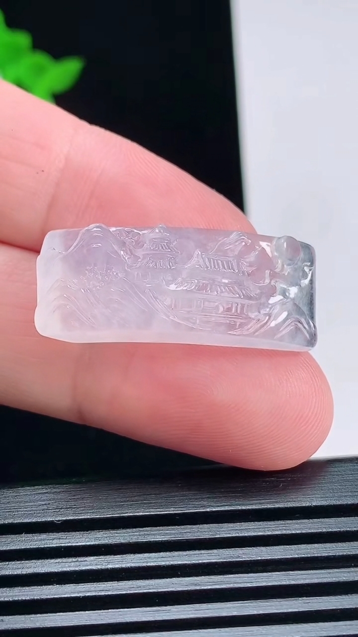 天然A货翡翠山水牌手牌，尺寸31-12-8 重量:5.66g
6月30日