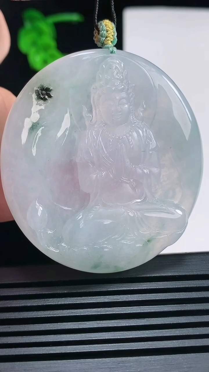 天然A货翡翠飘花度母菩萨吊坠，尺寸51.6-47.6-6 重量:27.93g
6月30日