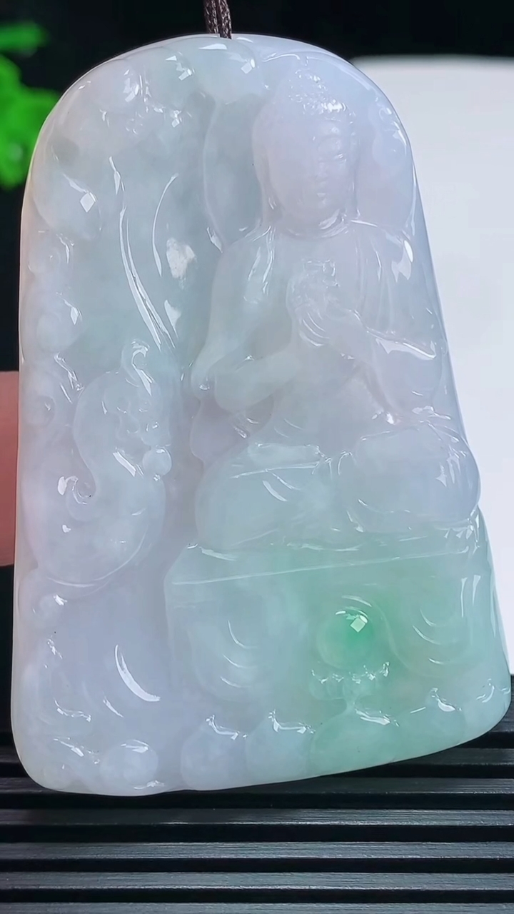 天然A货翡翠大日如来佛吊坠，尺寸59-40-5.5 重量:29.08g
6月30日