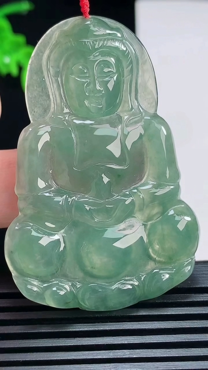 天然A货翡翠正装观音吊坠，尺寸55.5-38-4.6 重量:15.95g
6月30日