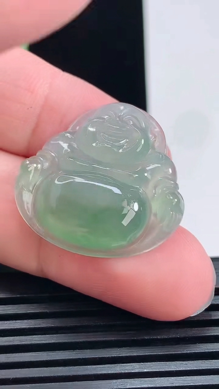 天然A货翡翠佛公吊坠，尺寸27-28-5 重量:5.59g
6月30日