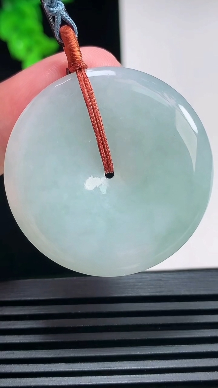 天然A货翡翠飘花平安扣吊坠，尺寸36-5.5 重量:15.77g
6月30日