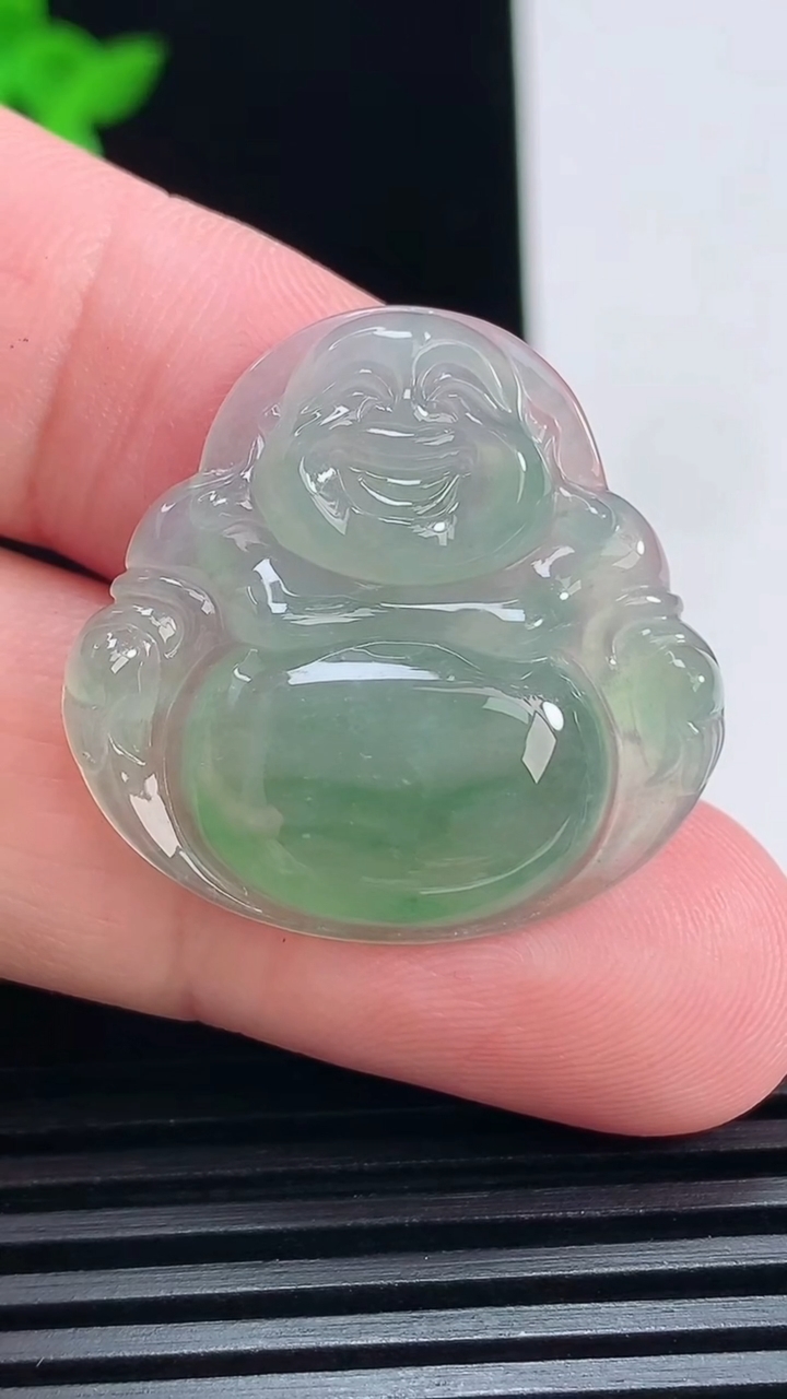 天然A货翡翠佛公吊坠，尺寸27-28-5 重量:5.59g
6月30日