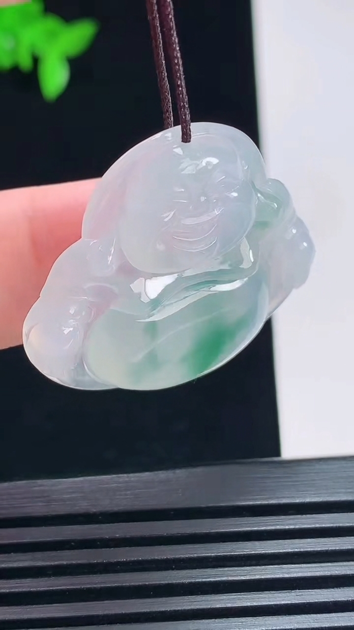 天然A货翡翠种飘花佛公吊坠，尺寸30-33.6-5.6 重量:8.88g
6月30日