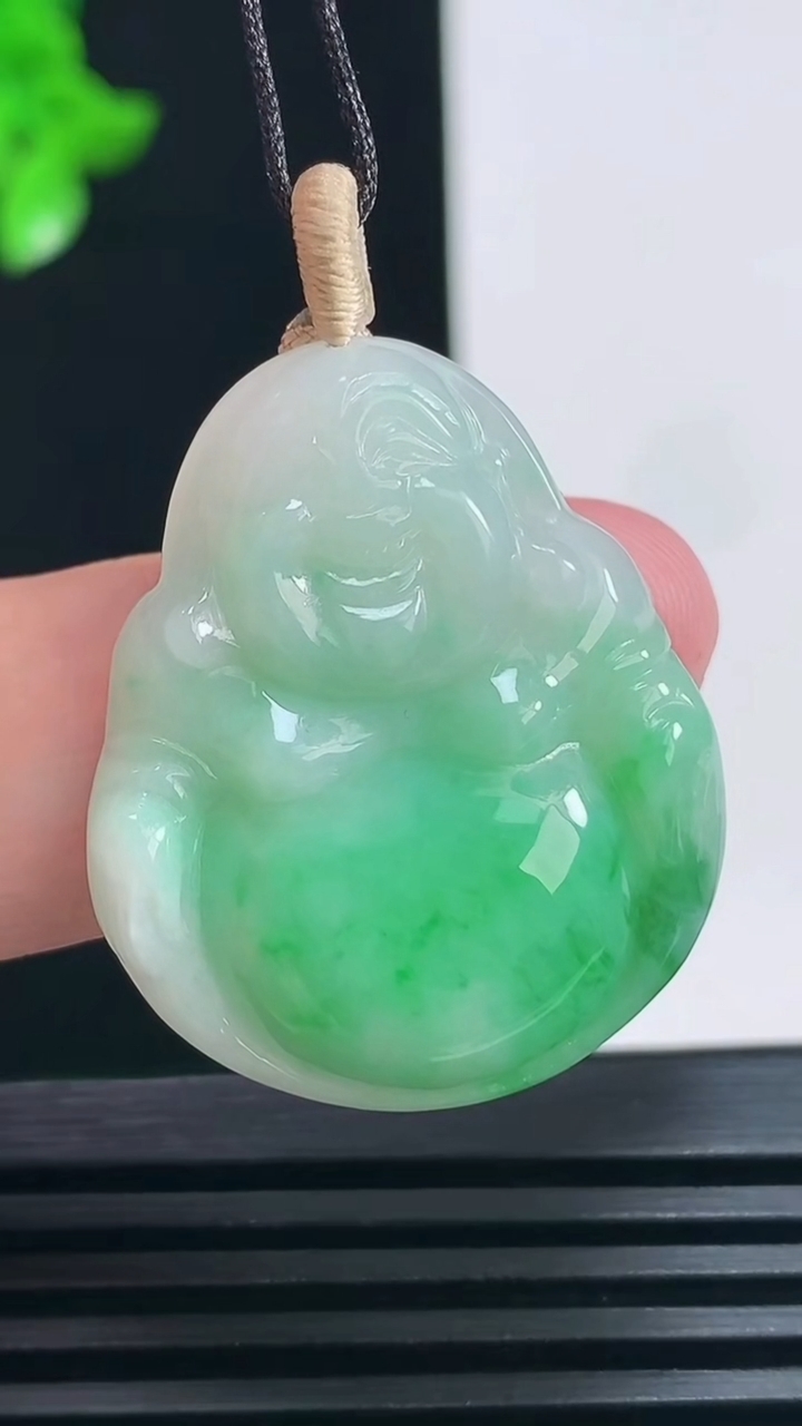 天然A货翡翠佛公吊坠，尺寸30-25.5-5.8 重量:7.54g
6月30日