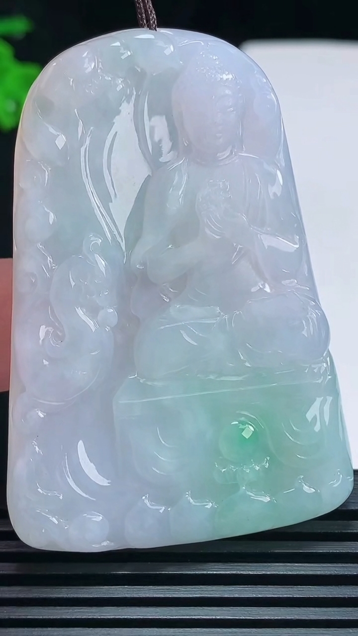 天然A货翡翠大日如来佛吊坠，尺寸59-40-5.5 重量:29.08g
6月30日