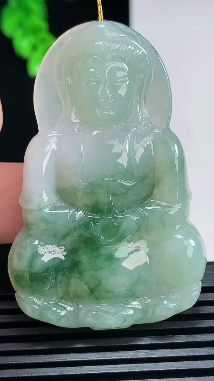 天然A货翡翠飘花正装观音吊坠，尺寸57-37-5.5 重量:20.15g
6月30日