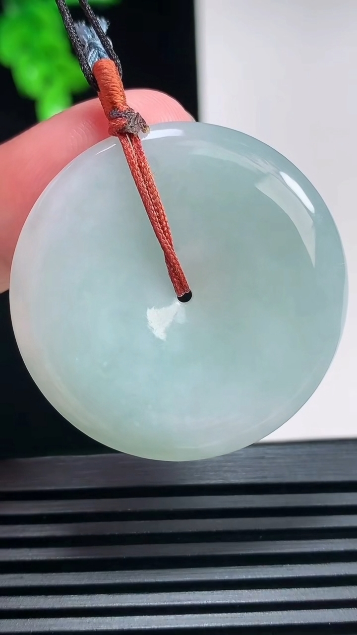 天然A货翡翠飘花平安扣吊坠，尺寸36-5.5 重量:15.77g
6月30日
