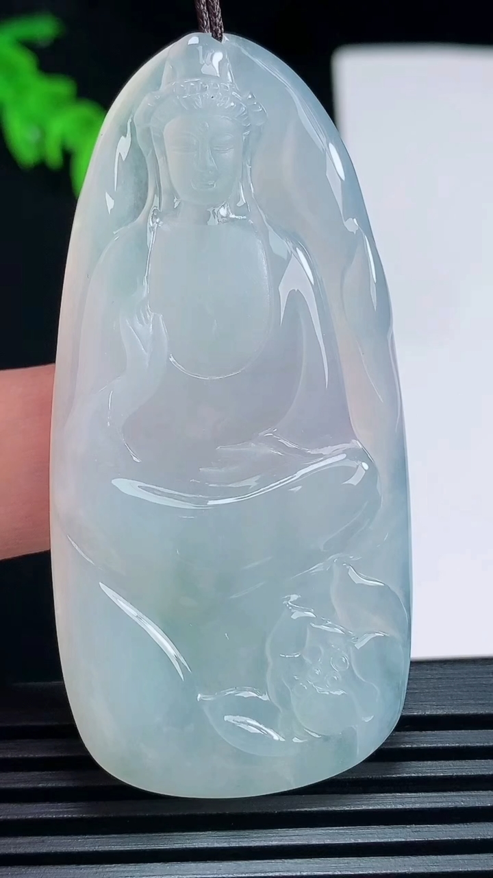 天然A货翡翠素衣观音吊坠，尺寸61.6-30-5 重量:20.57g
6月30日