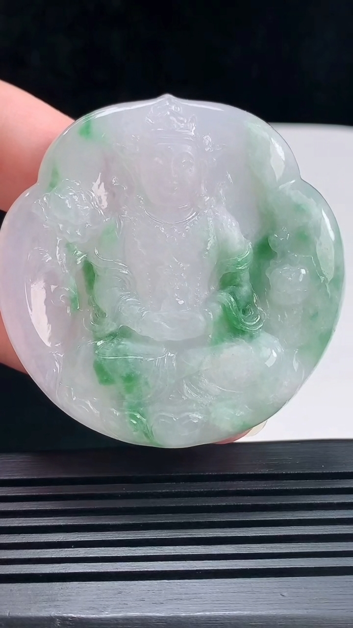 天然A货翡翠度母菩萨吊坠，尺寸54-53-7.2 重量:40.25g H30
6月30日