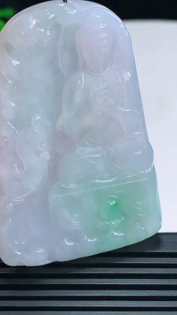 天然A货翡翠大日如来佛吊坠，尺寸59-40-5.5 重量:29.08g
6月30日