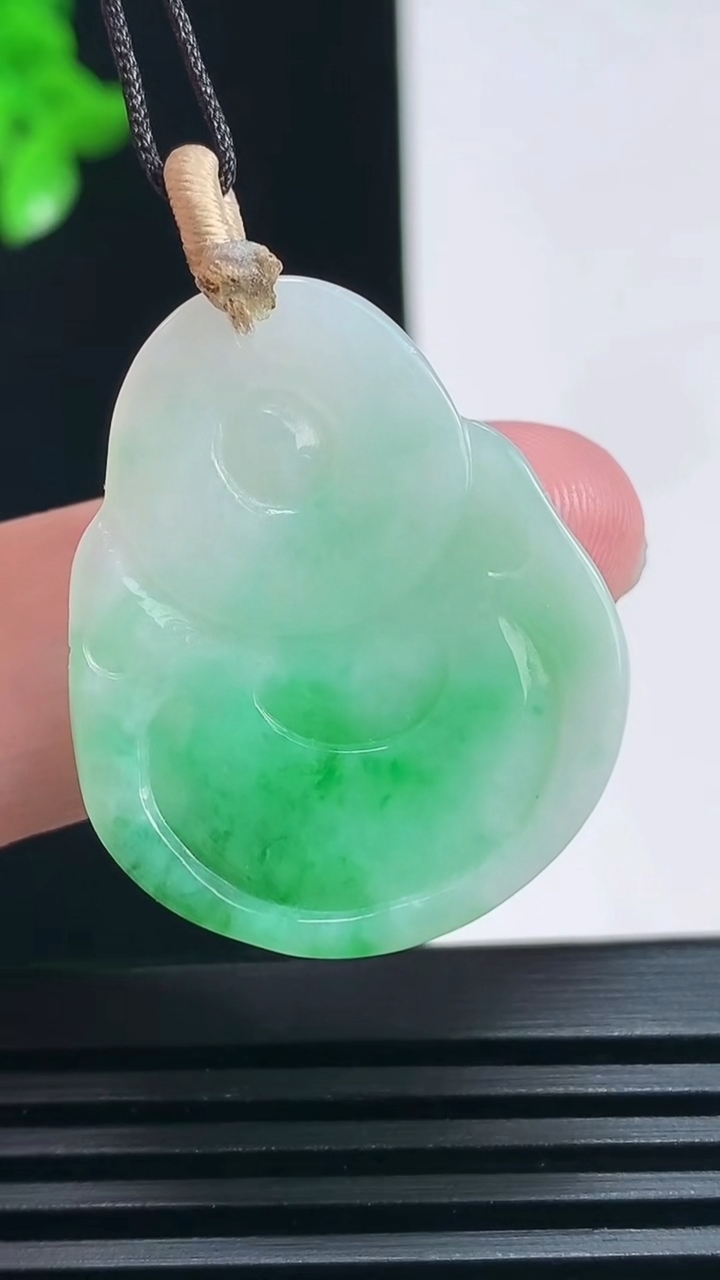 天然A货翡翠佛公吊坠，尺寸30-25.5-5.8 重量:7.54g
6月30日