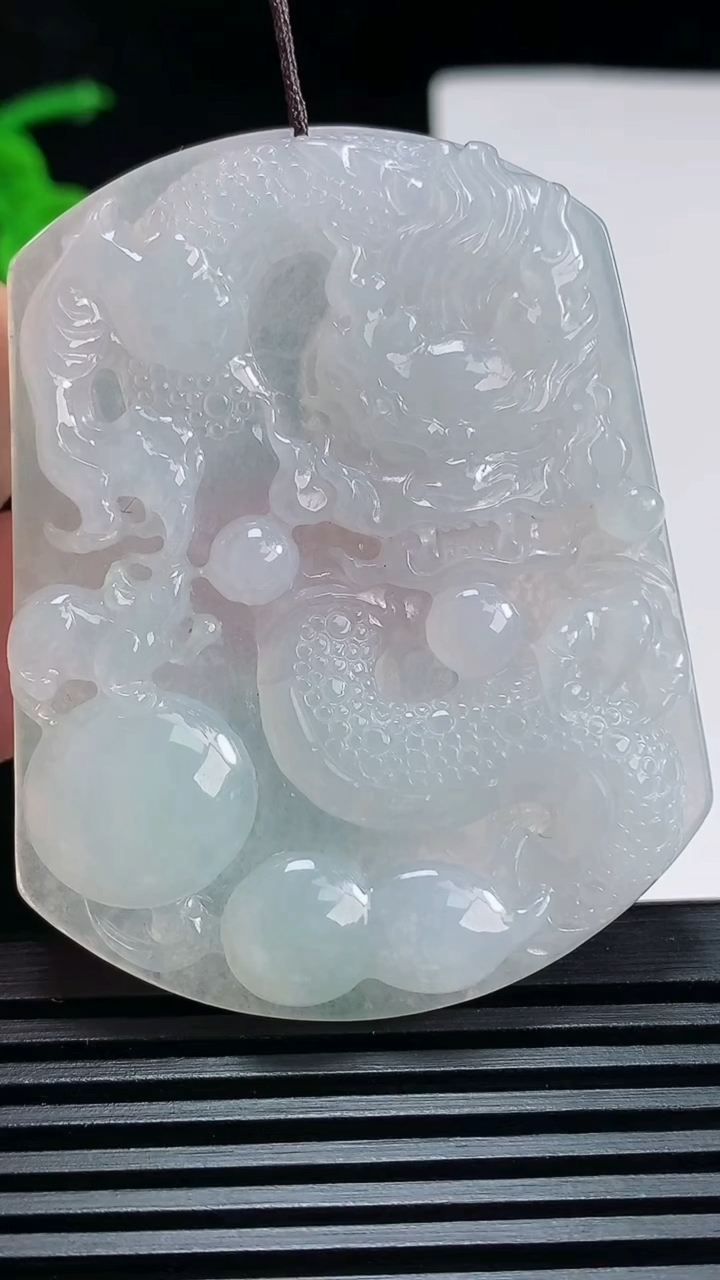天然A货翡翠龙牌吊坠，尺寸55.6-44-5 重量:26.84g
6月30日